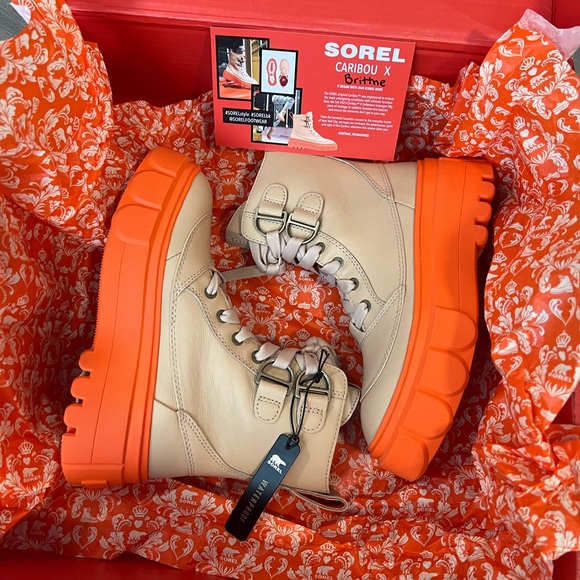Sorel Caribou Boots - Picture 1 of 2